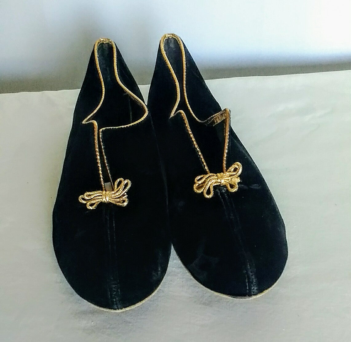 Vintage 1960's Oomphies Black Velvet Gold Trim House Slippers; Black Velvet Gold Trim Slippers; Size US 8, Euro 38.5, UK 5.5, Japan 24