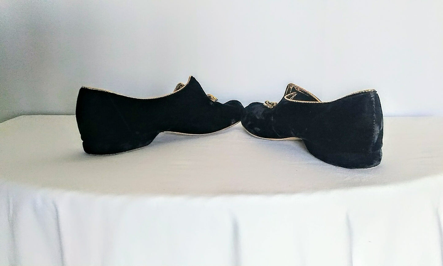 Vintage 1960's Oomphies Black Velvet Gold Trim House Slippers; Black Velvet Gold Trim Slippers; Size US 8, Euro 38.5, UK 5.5, Japan 24