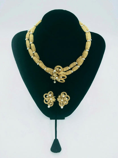 Vintage 1960's Gold Tone Mesh and Faux Pearl Jewelry Set