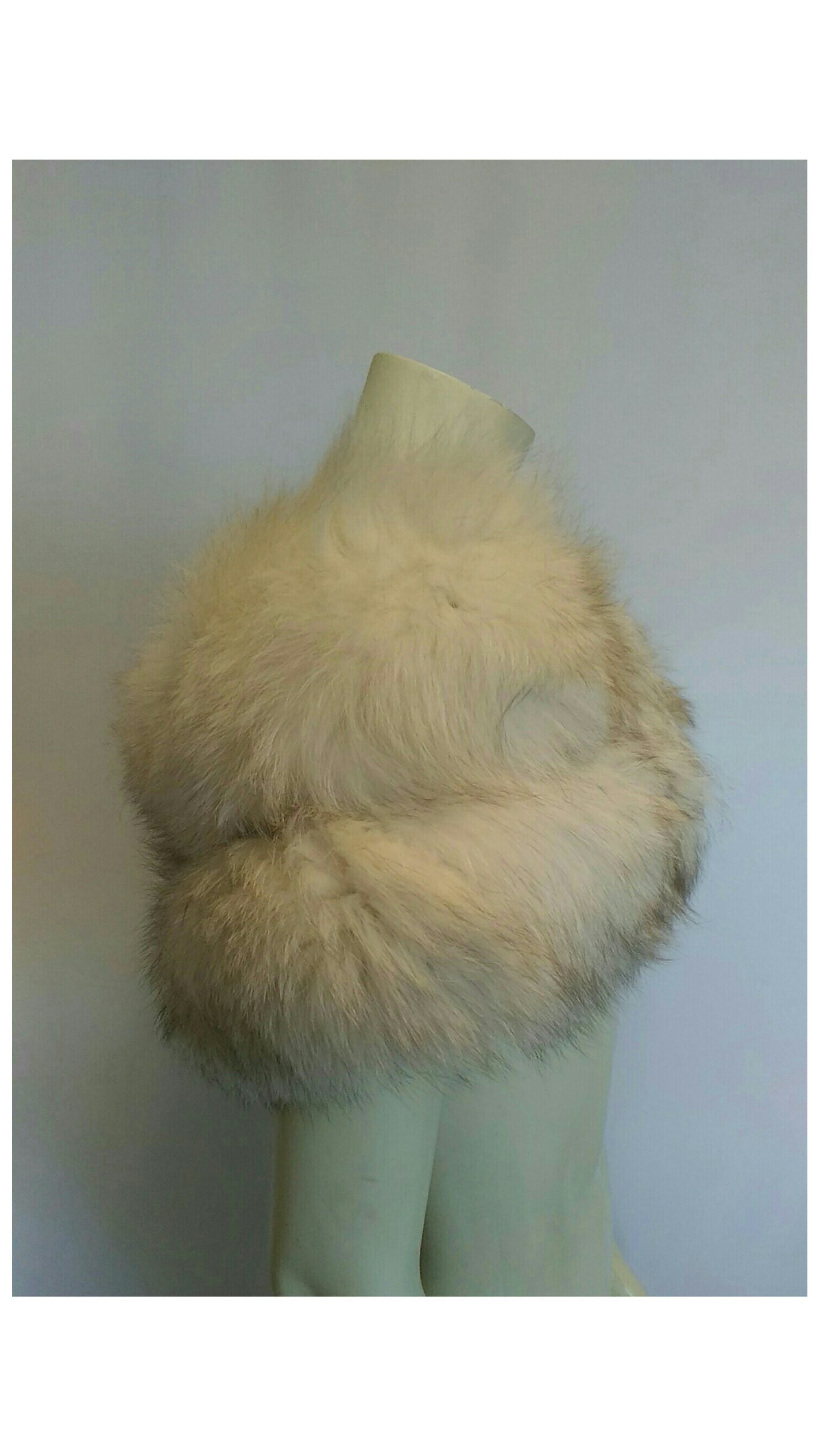 Vintage 1950's/60's Fox Off White  Cape; Furs By Milton Of Oakland, CA