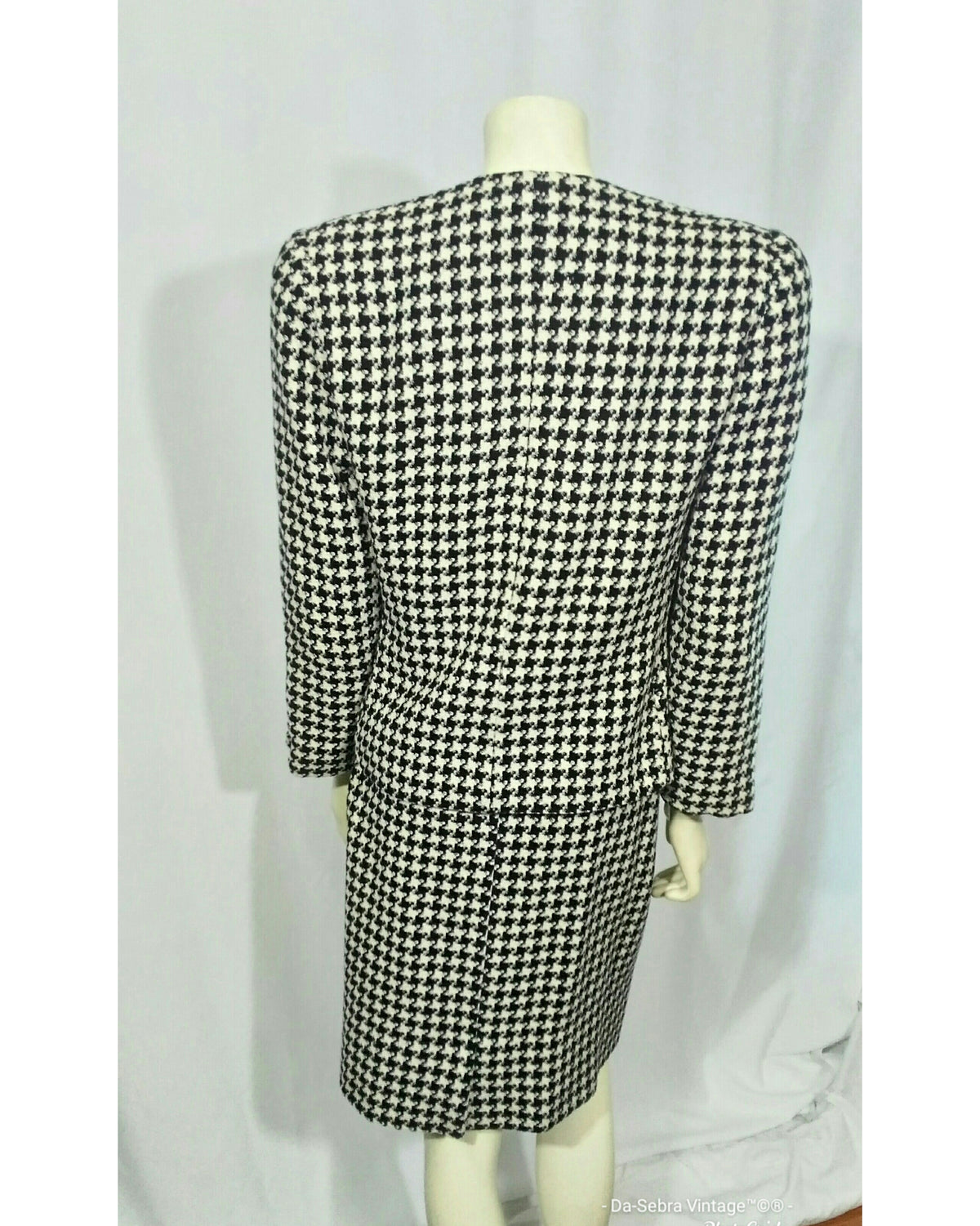 Vintage 1980s  Bill Blass Hounds-tooth Knit Double-Breasted Skirt Suit