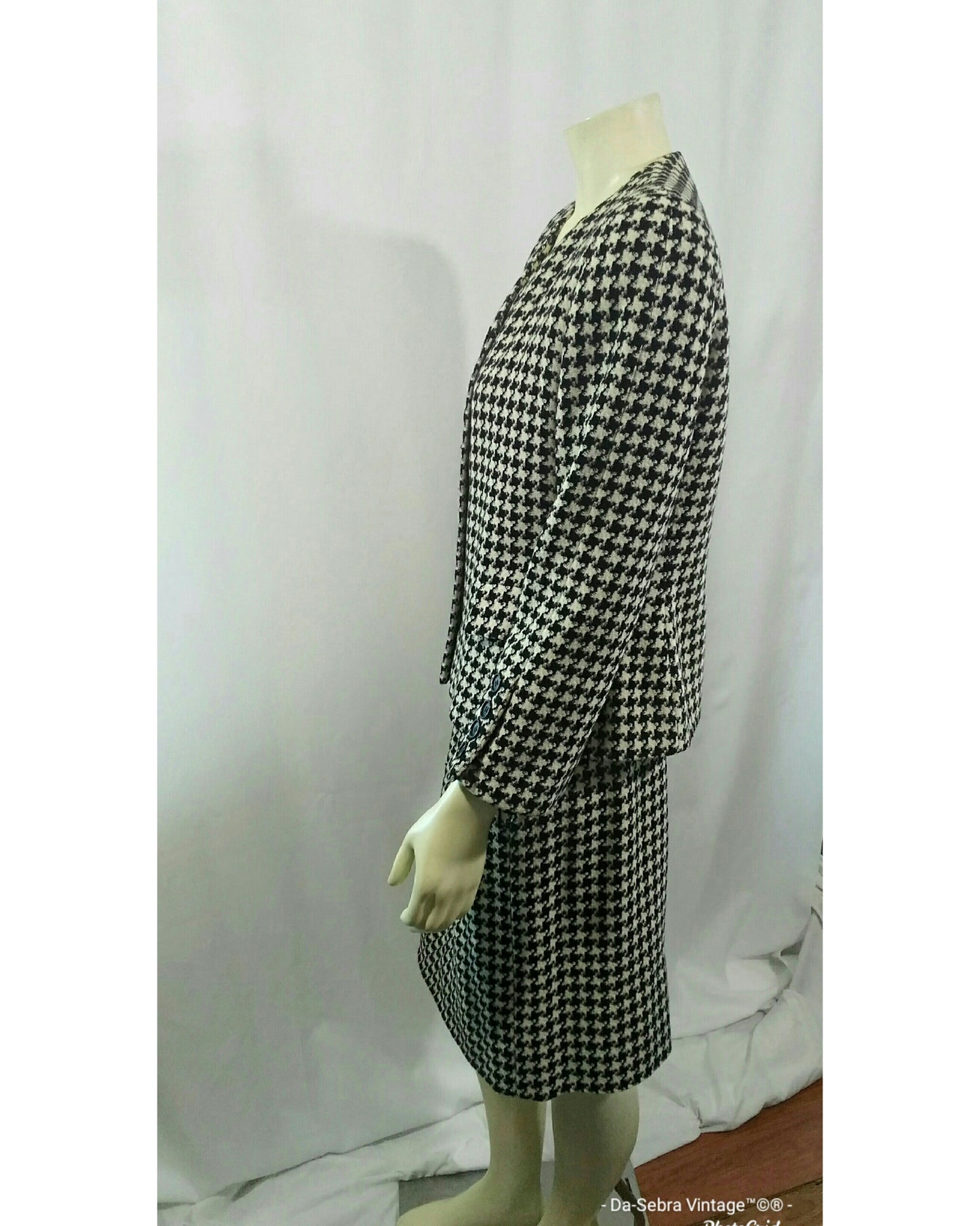 Vintage 1980s  Bill Blass Hounds-tooth Knit Double-Breasted Skirt Suit