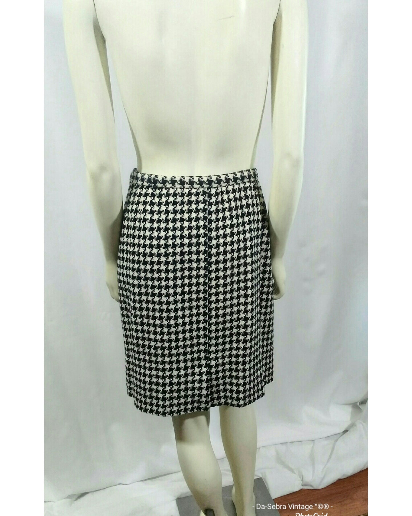 Vintage 1980s  Bill Blass Hounds-tooth Knit Double-Breasted Skirt Suit
