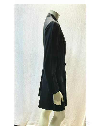 Right side view of Tuxedo