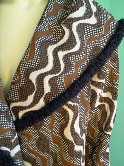Close up of the collar design  wavy pattern and yarn trim