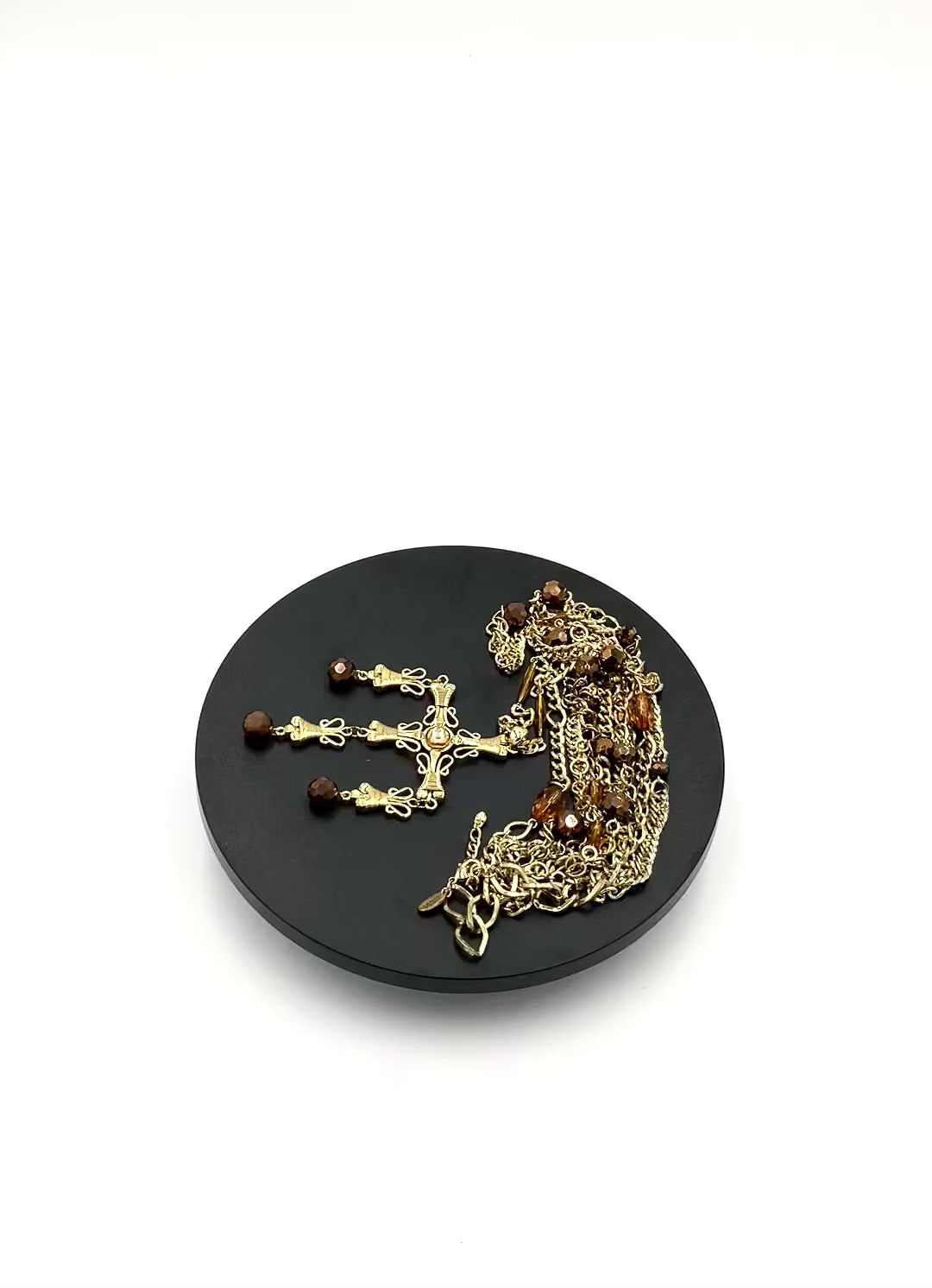 video carousel of necklace
