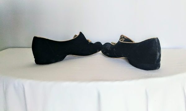 Vintage 1960's Oomphies Black Velvet Gold Trim House Slippers; Black Velvet Gold Trim Slippers; Size US 8, Euro 38.5, UK 5.5, Japan 24